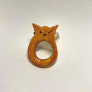 wink cat brooch
